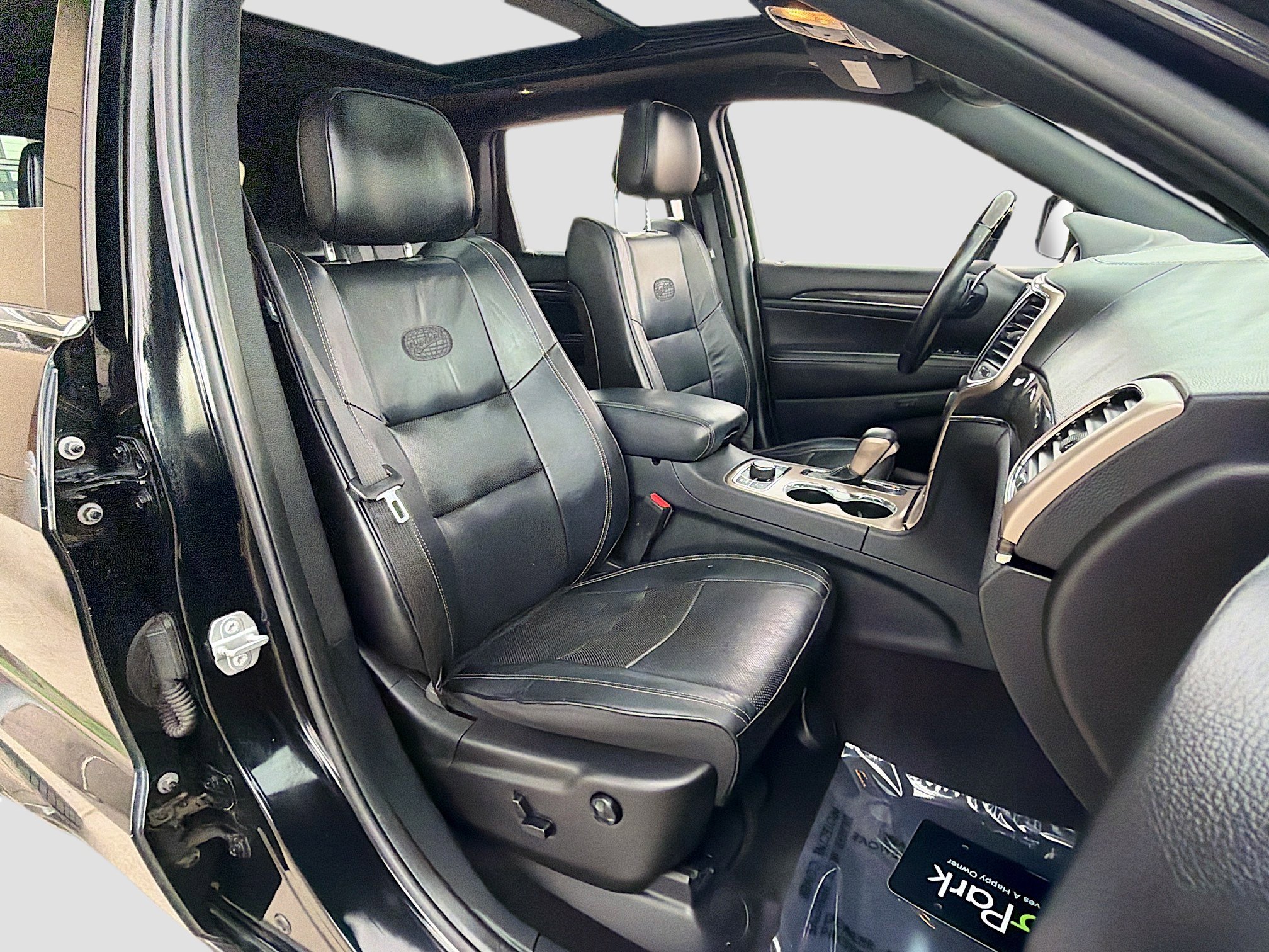 Used 2017 Jeep Grand Cherokee Overland w/ Jeep Active Safety Group image 34