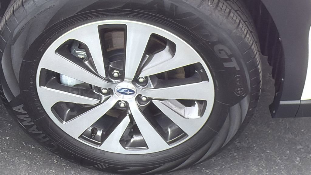 Certified 2025 Subaru Outback Premium AWD/4WD image 10