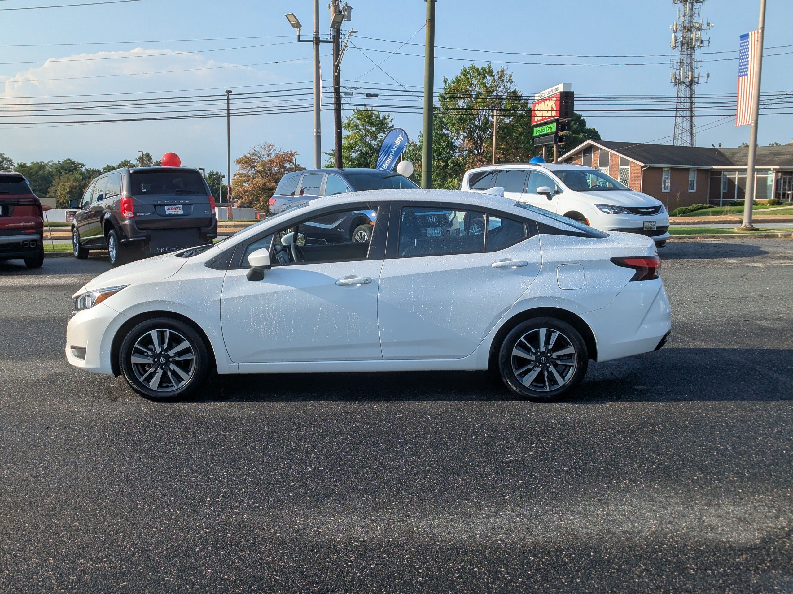 Used 2024 Nissan Versa SV FWD image 5