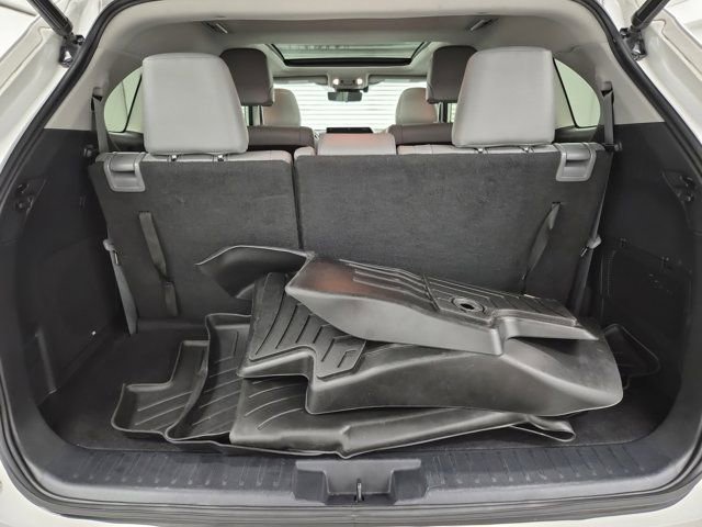 Used 2021 Toyota Highlander Platinum FWD image 9
