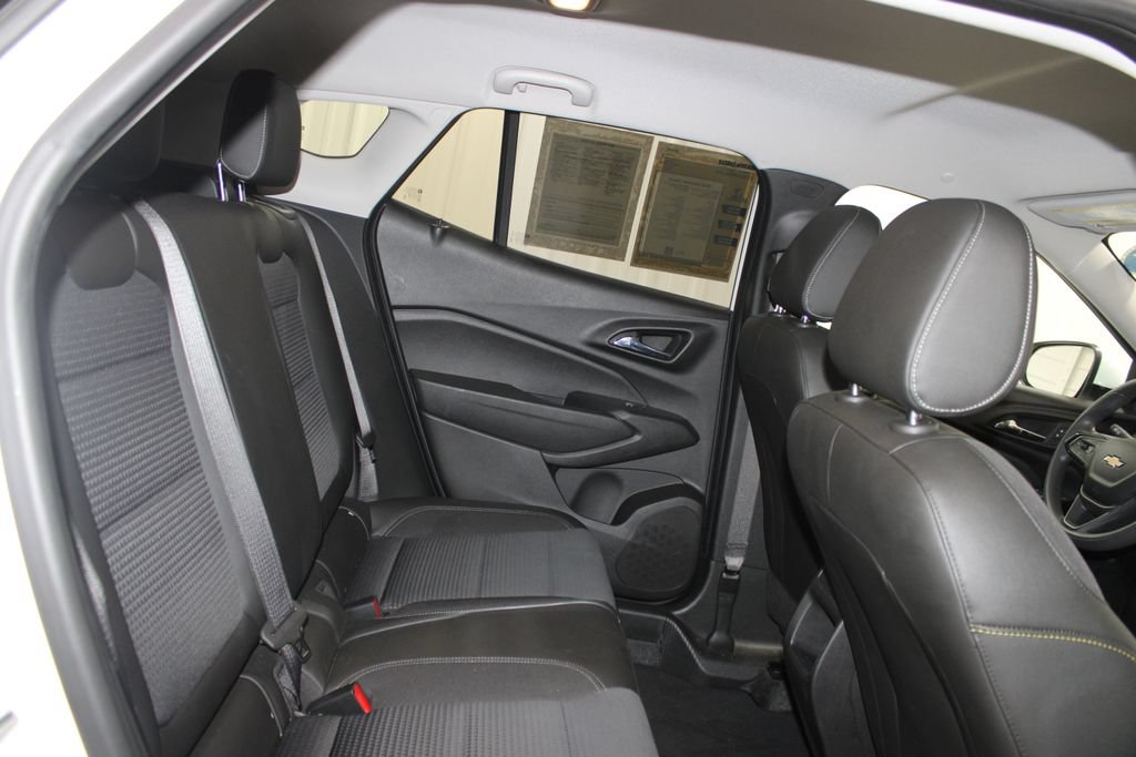 Used 2025 Chevrolet Trax LT FWD image 29