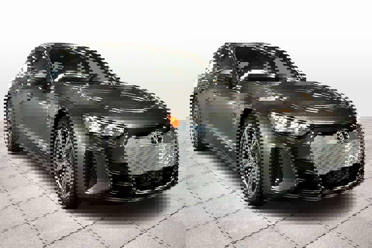 Used 2022 Audi e-tron GT Premium Plus image 2