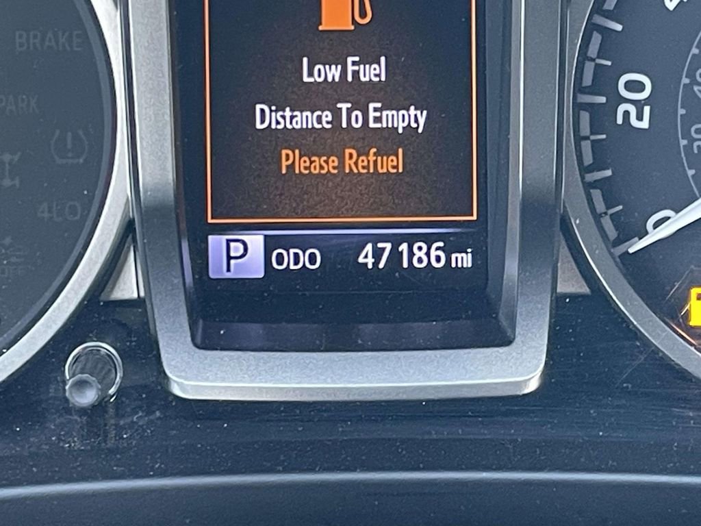 Used 2022 Toyota Tacoma SR5 w/ Technology Package image 37