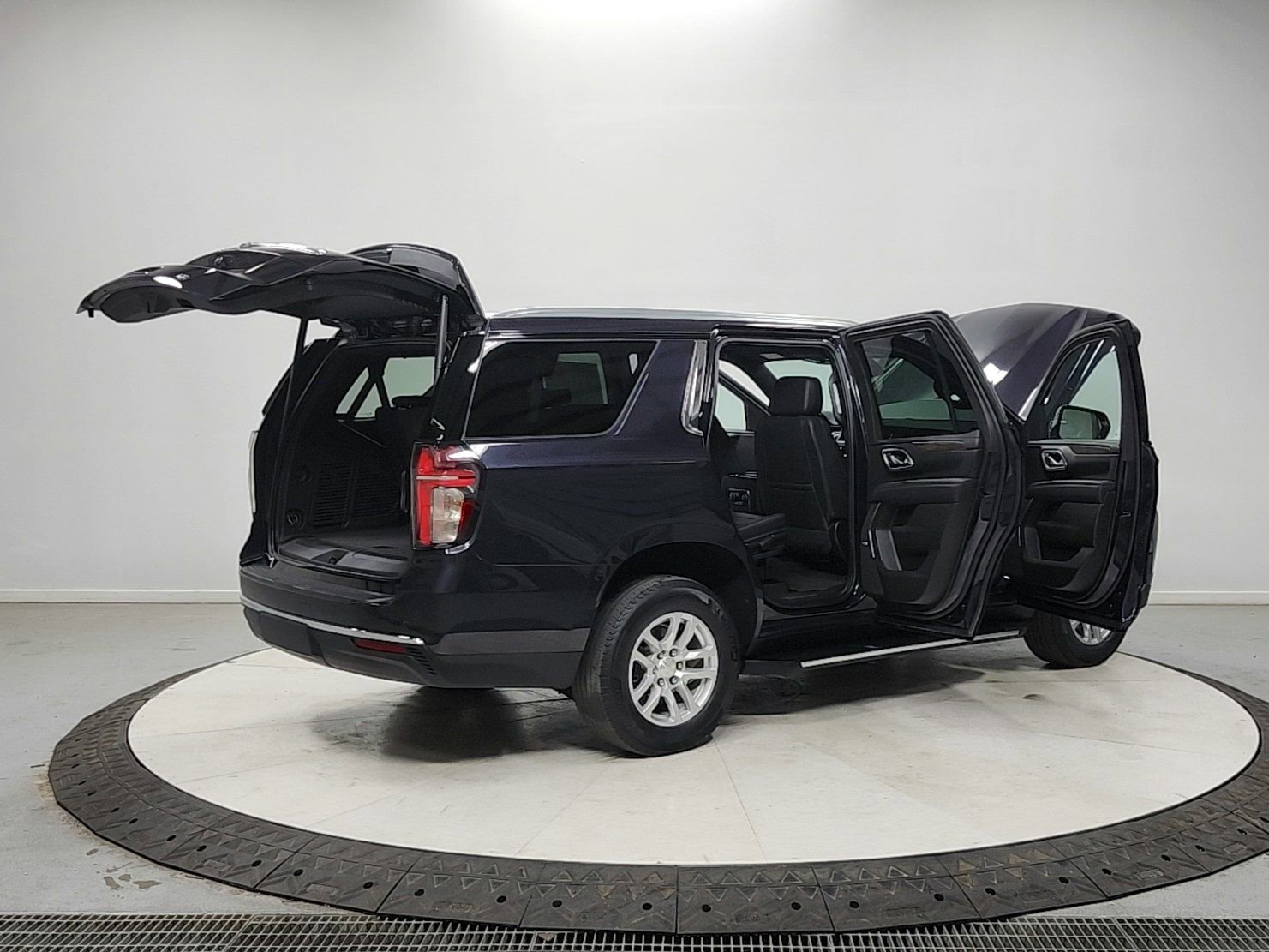 Used 2023 Chevrolet Tahoe LT RWD image 15