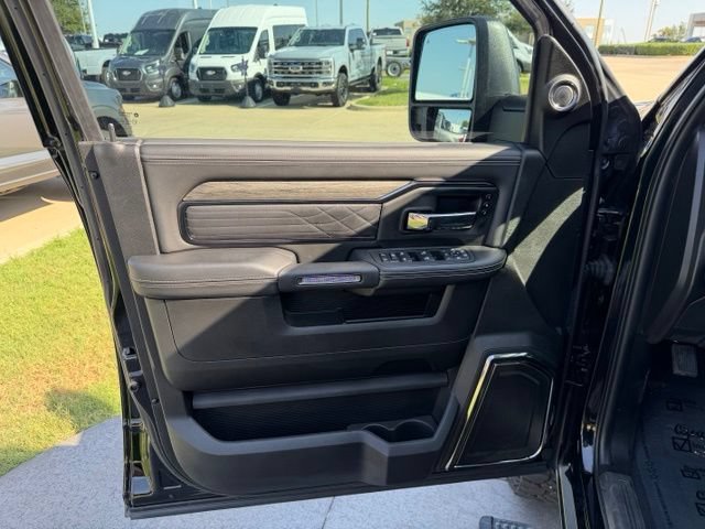 Used 2025 RAM 2500 Limited AWD/4WD image 8