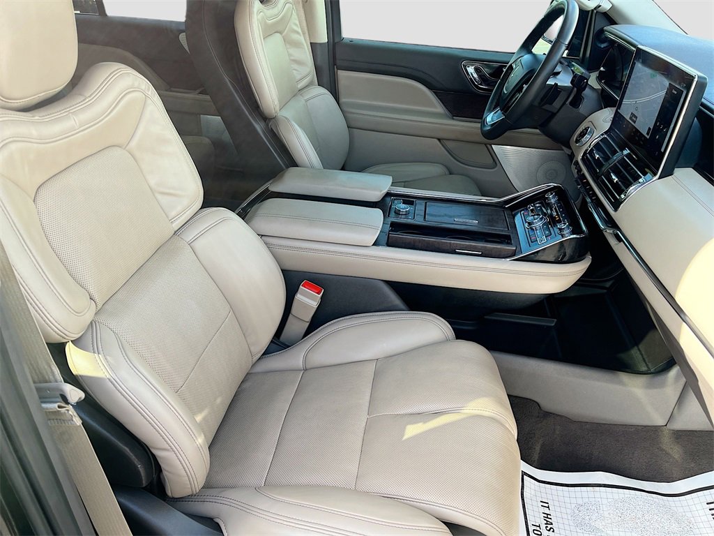Used 2024 Lincoln Navigator Reserve image 31