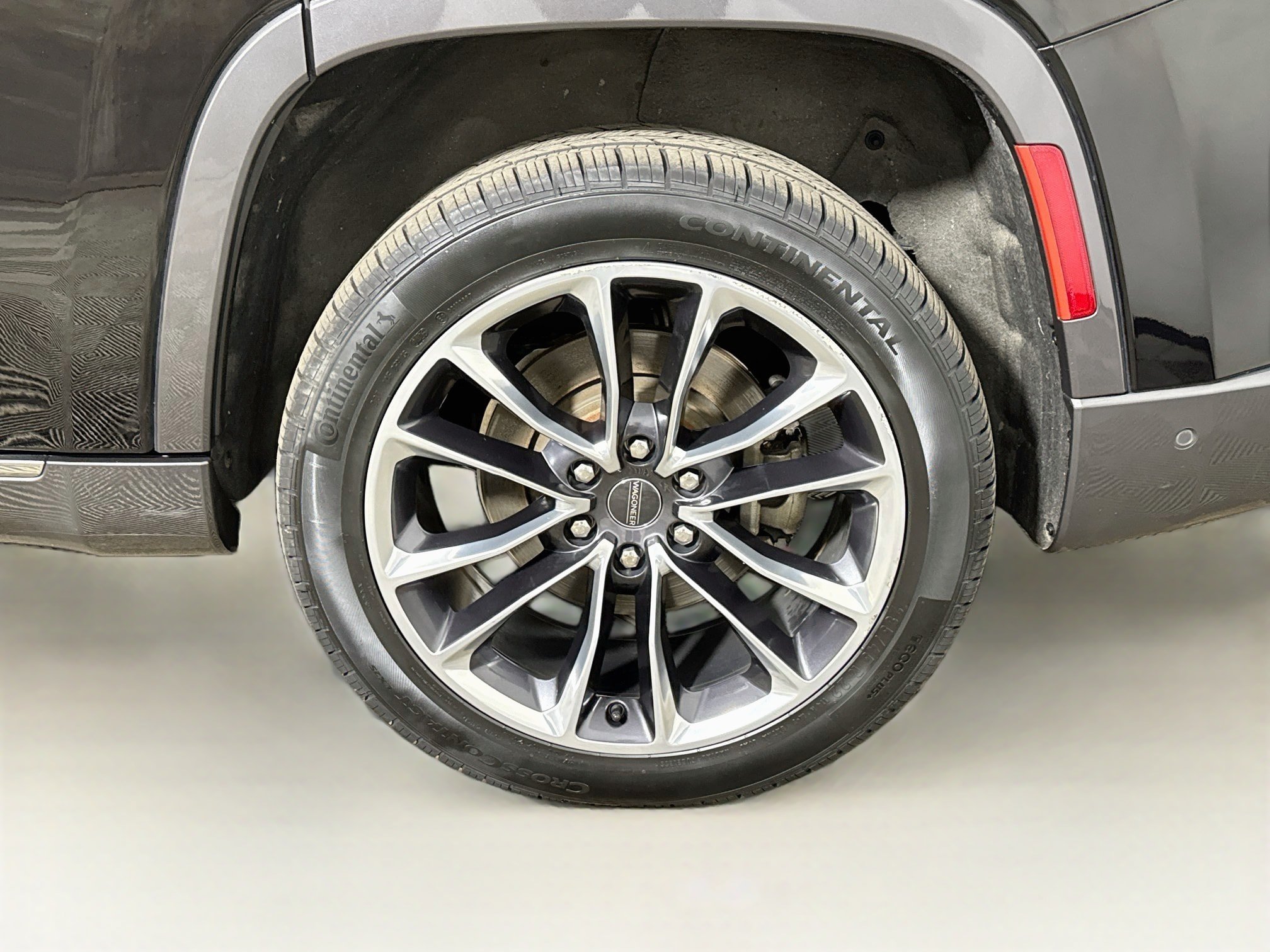 Used 2022 Jeep Wagoneer Series III w/ Premium Group I AWD/4WD image 28