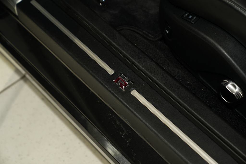Used 2016 Nissan GT-R Premium AWD/4WD image 48