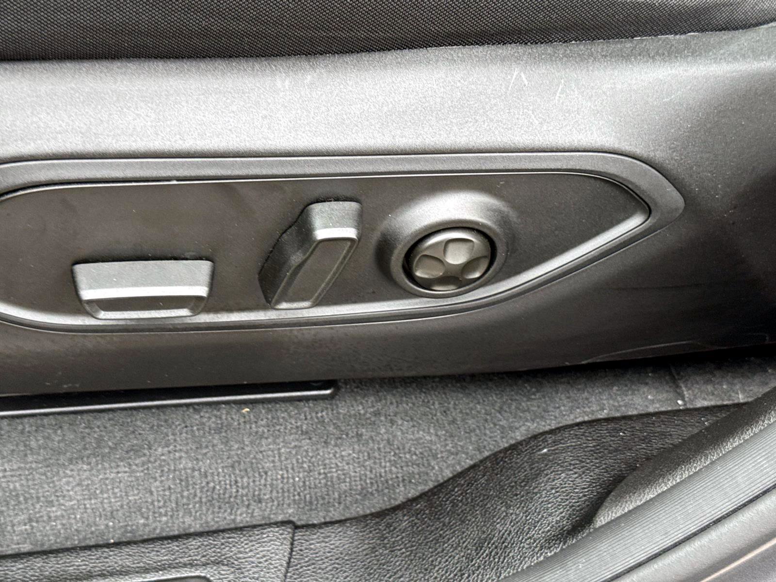 Used 2025 Jeep Grand Cherokee Laredo X image 12