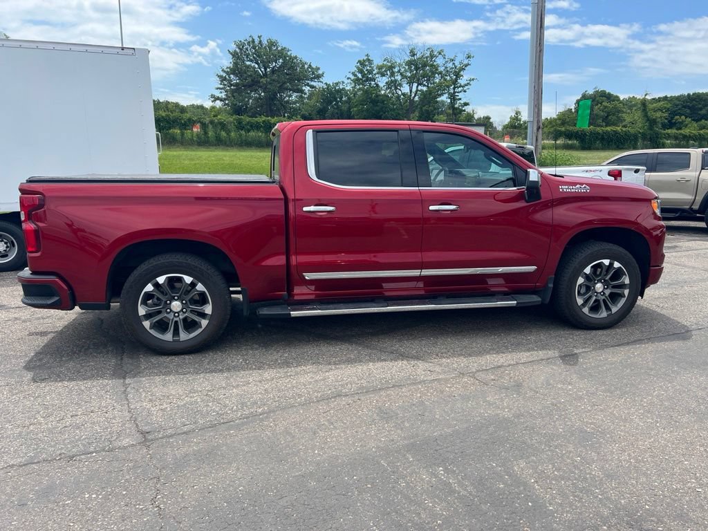 Used 2025 Chevrolet Silverado 1500 High Country w/ Z71 Off-Road Package AWD/4WD image 7