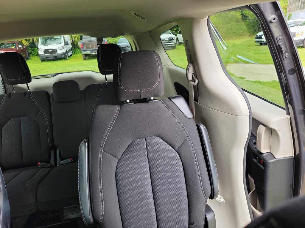 Used 2023 Chrysler Voyager LX FWD image 17