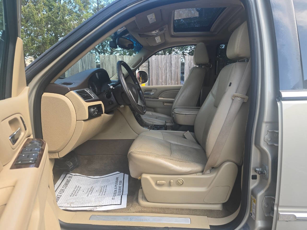 Used 2010 Cadillac Escalade ESV Luxury AWD/4WD image 10