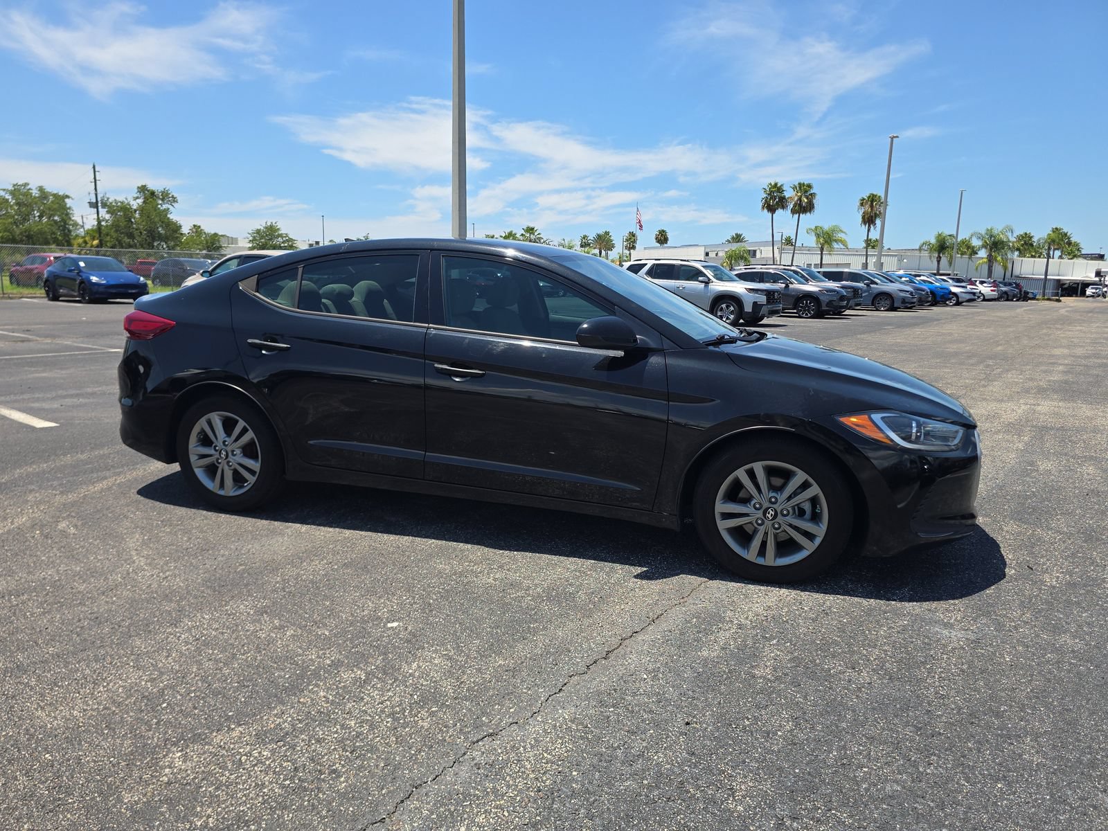 Used 2017 Hyundai Elantra SE FWD image 2