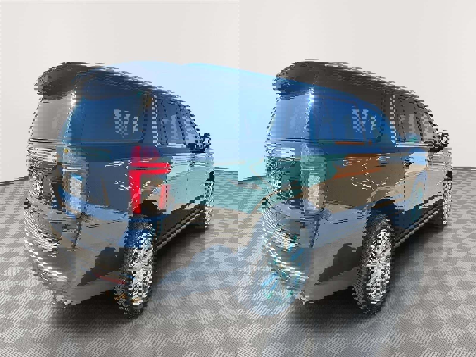 Used 2022 Chevrolet Suburban High Country w/ Max Trailering Package image 5