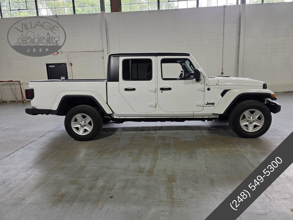 Used 2022 Jeep Gladiator Sport AWD/4WD image 2