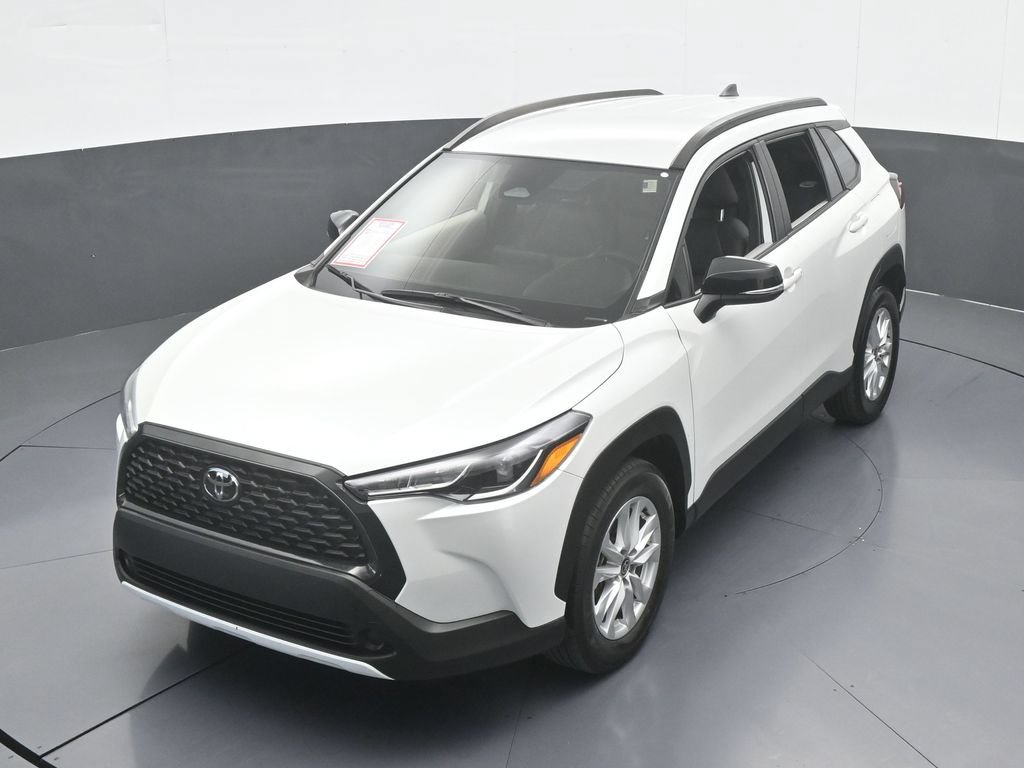 Used 2025 Toyota Corolla Cross LE FWD image 42