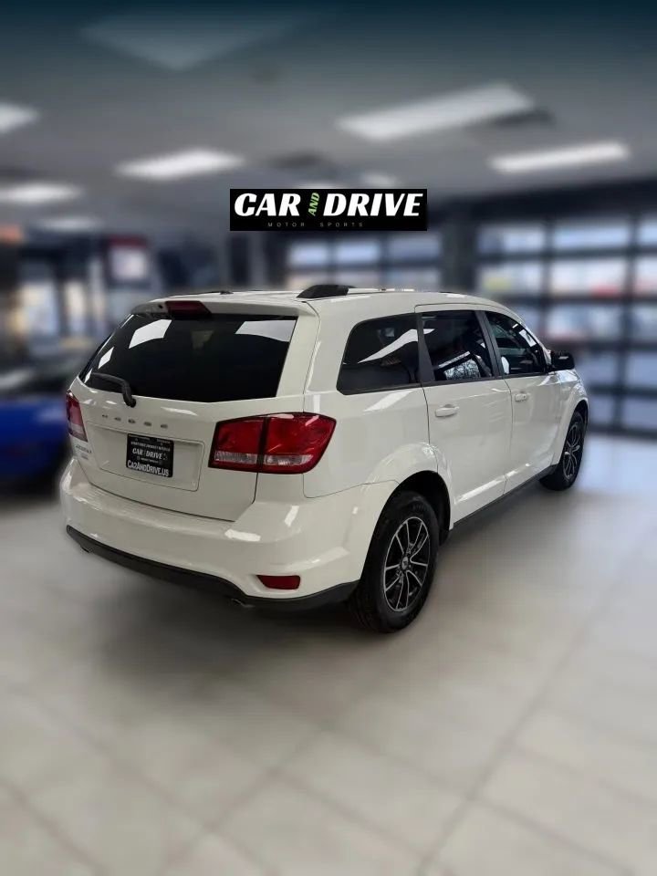Used 2018 Dodge Journey SXT w/ Blacktop Package image 4