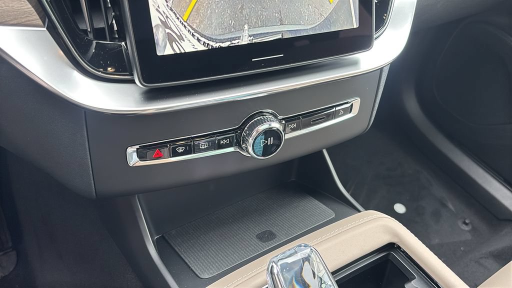 New 2026 Volvo XC90 B6 Plus w/ Protection Package Premier AWD/4WD image 22