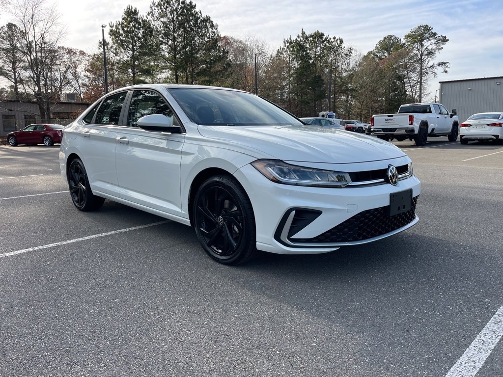 Used 2025 Volkswagen Jetta SE image 6
