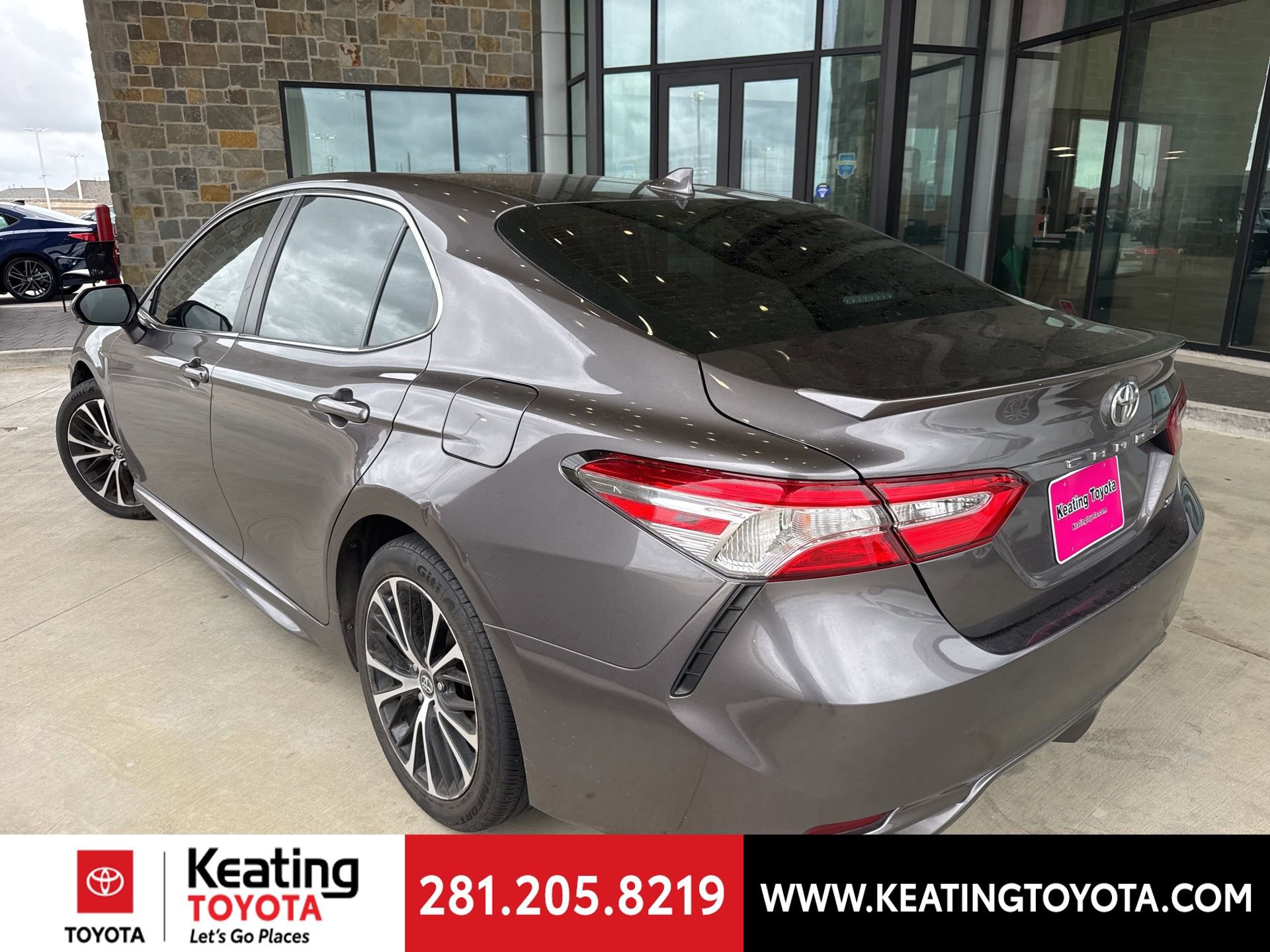 Used 2020 Toyota Camry SE w/ Convenience Package image 5