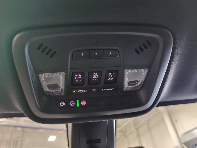 Used 2023 Chevrolet Traverse RS AWD/4WD image 22