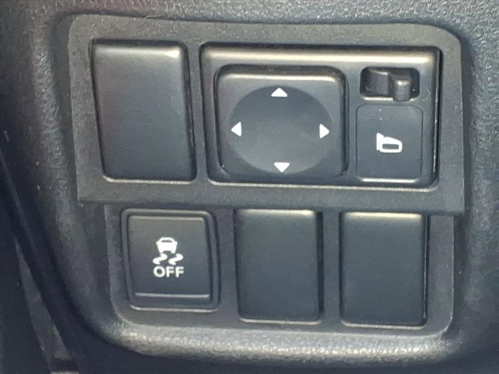 Used 2015 Nissan Juke SL image 18