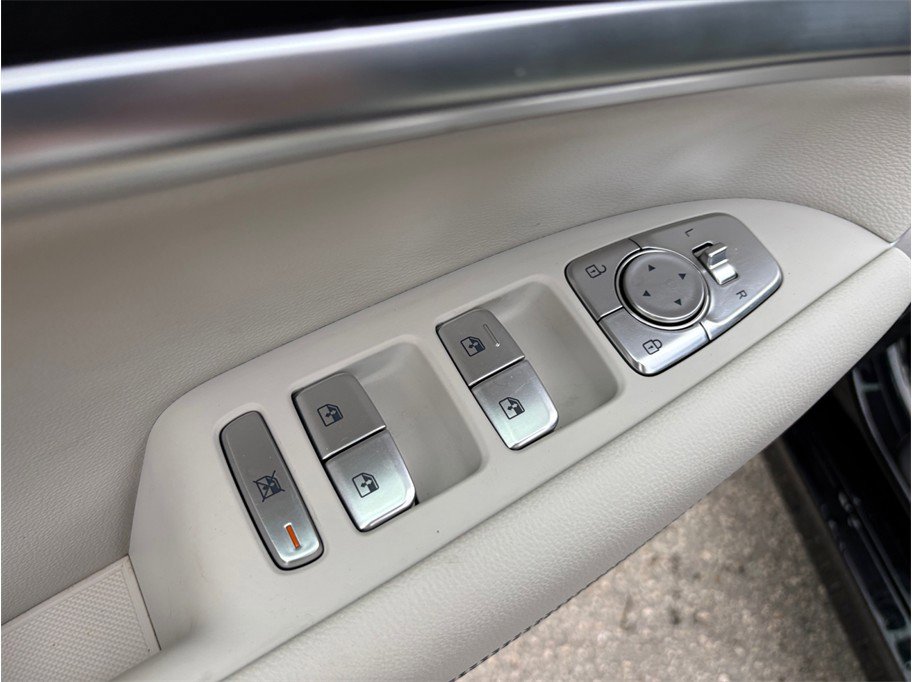 Used 2025 Genesis G70 2.5T AWD/4WD image 22