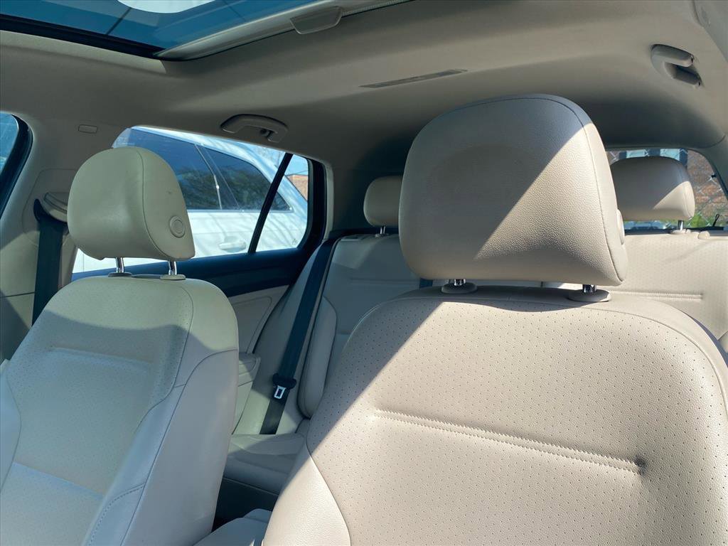 Used 2019 Volkswagen Golf SE image 18
