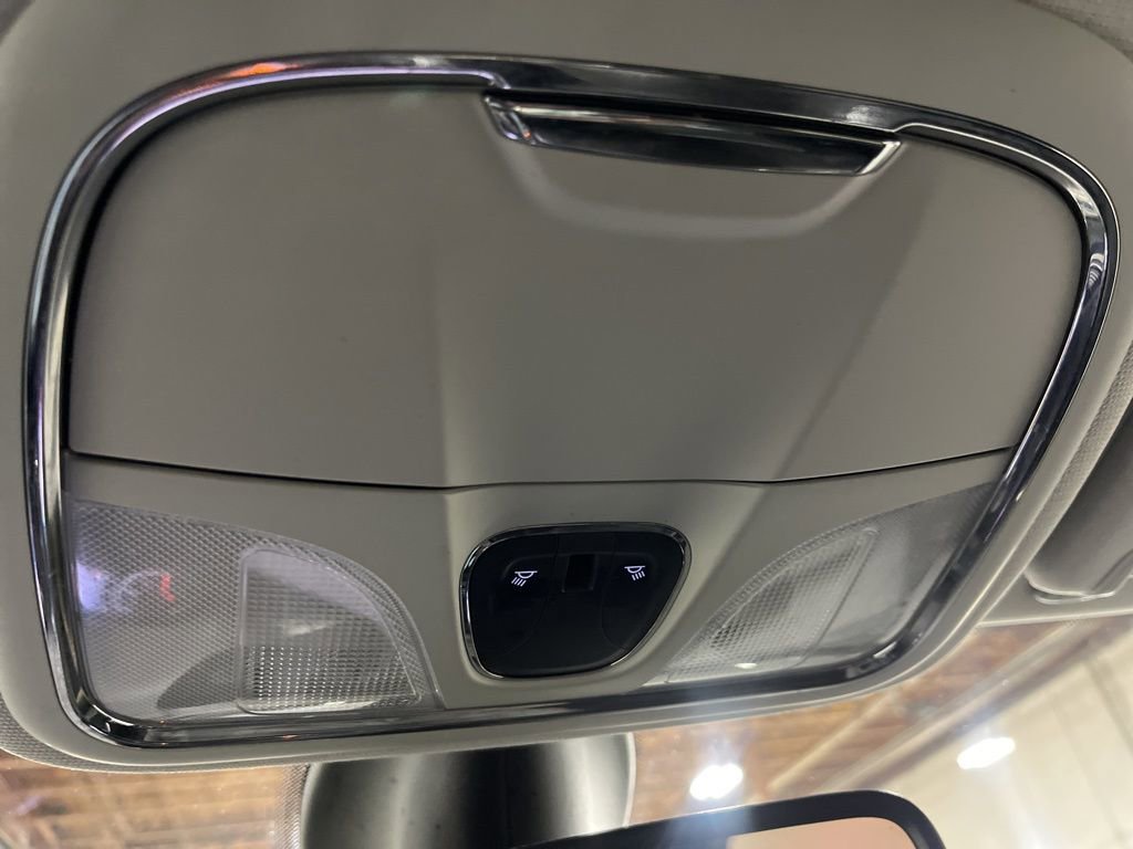 Used 2019 Jeep Cherokee Limited image 16