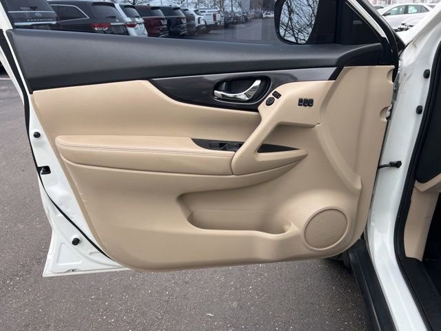 Used 2020 Nissan Rogue SV w/ Sun & Sound Touring Package image 27