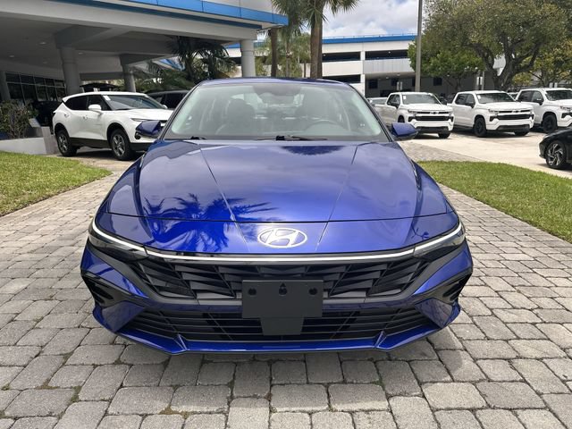 Used 2025 Hyundai Elantra Limited FWD image 18