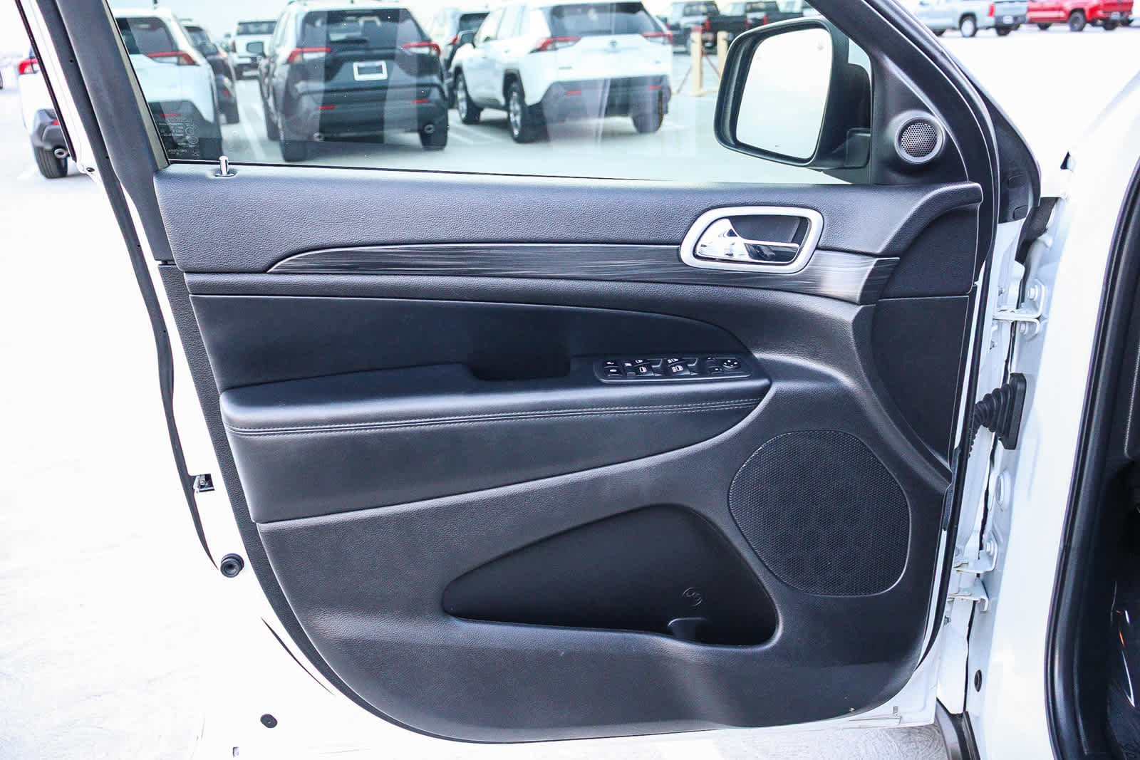 Used 2019 Jeep Grand Cherokee Laredo w/ Laredo X Package image 21