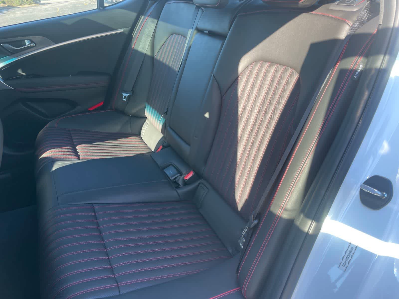 Used 2025 Genesis G70 3.3T Advanced image 23