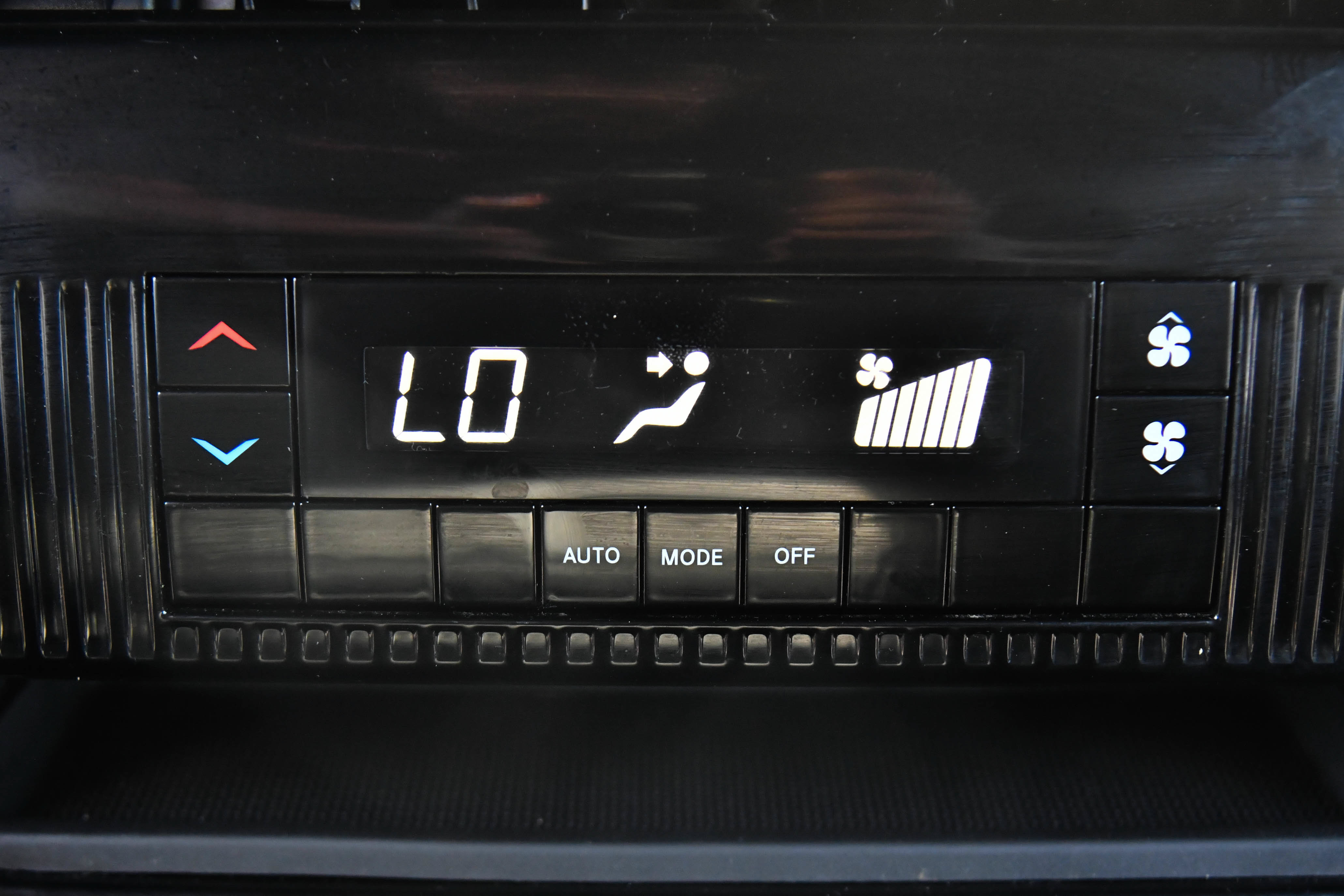 Used 2024 Jeep Wagoneer L Series II RWD image 47