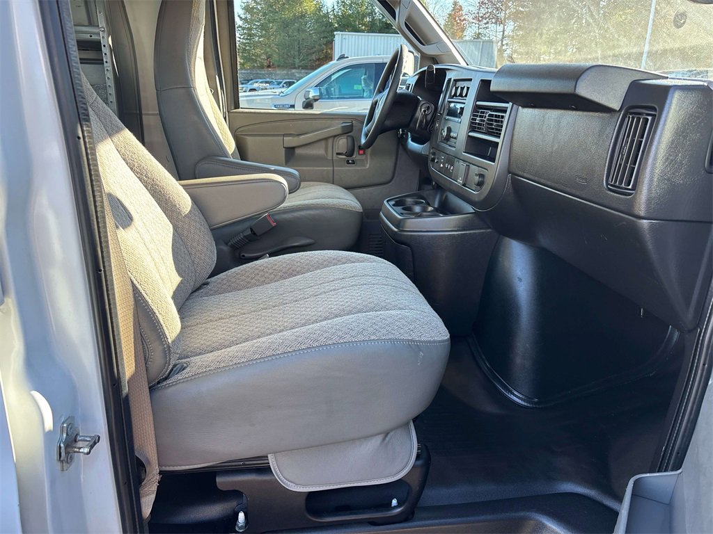 Used 2019 GMC Savana 2500 w/ Enhanced Convenience Package image 20