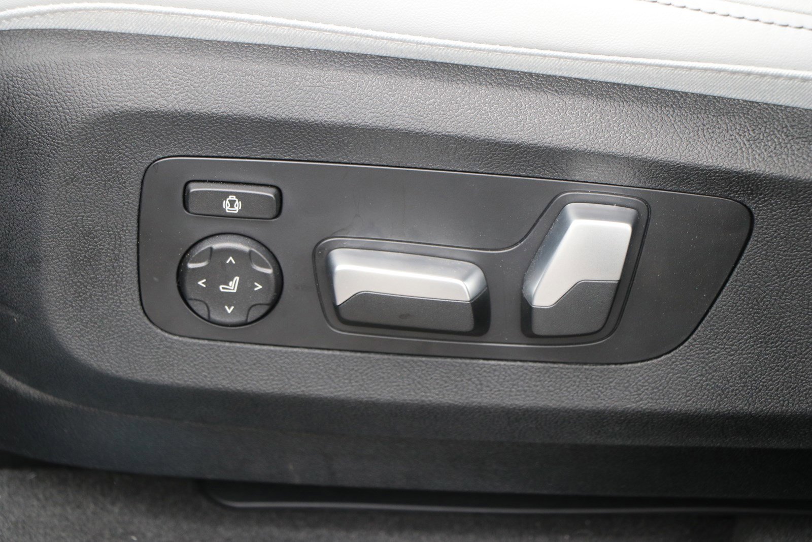 Certified 2025 BMW X5 xDrive50e w/ Parking Assistance Package image 28