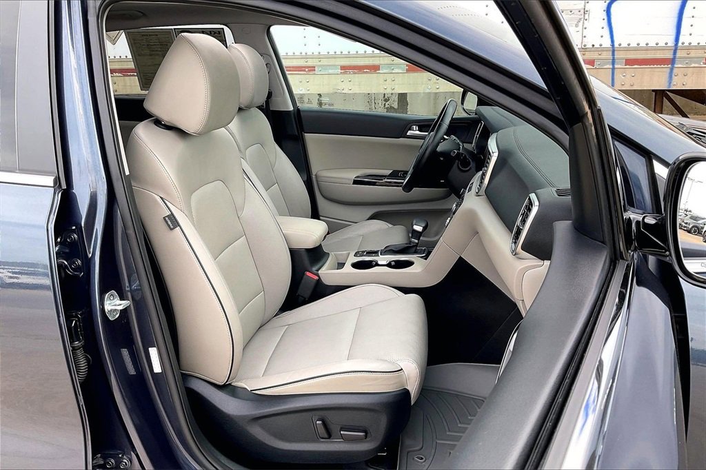 Certified 2022 Kia Sportage EX w/ EX Technology Package image 7