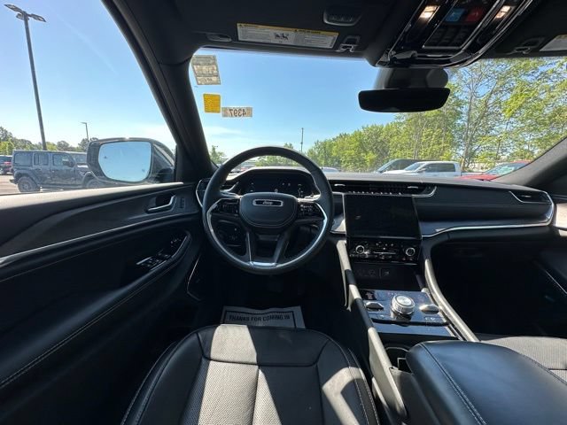 Used 2023 Jeep Grand Cherokee Overland AWD/4WD image 16