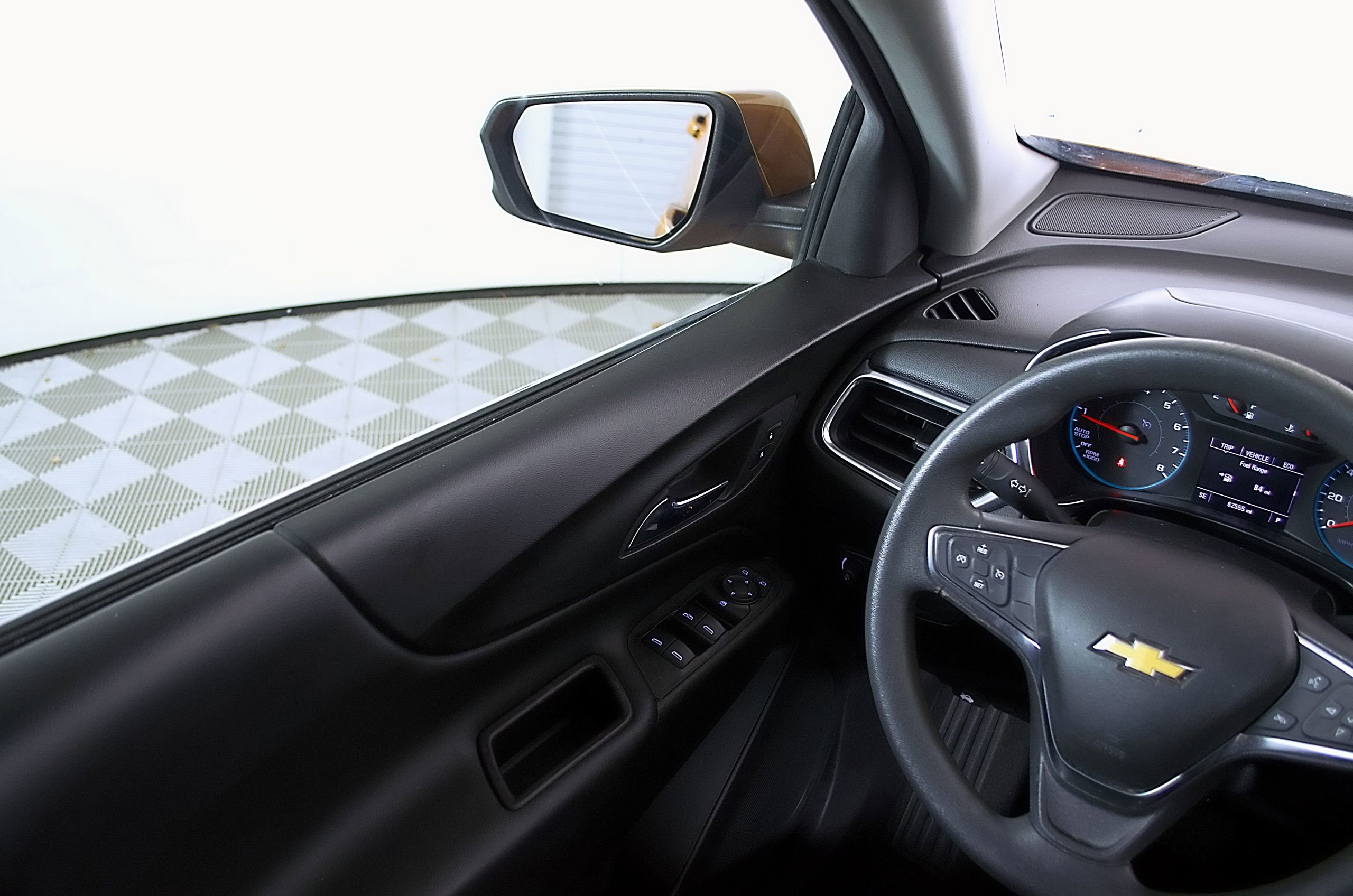 Used 2018 Chevrolet Equinox LT FWD image 25