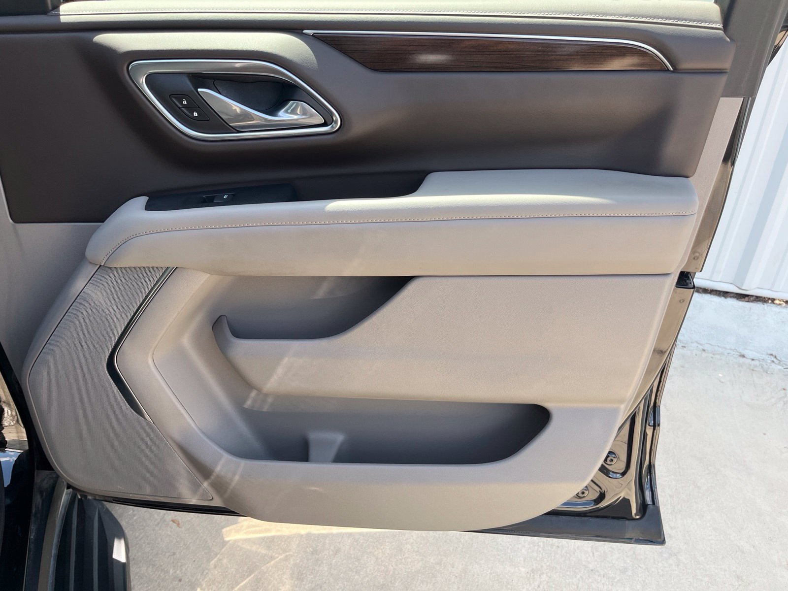 Used 2024 GMC Yukon SLE RWD image 17