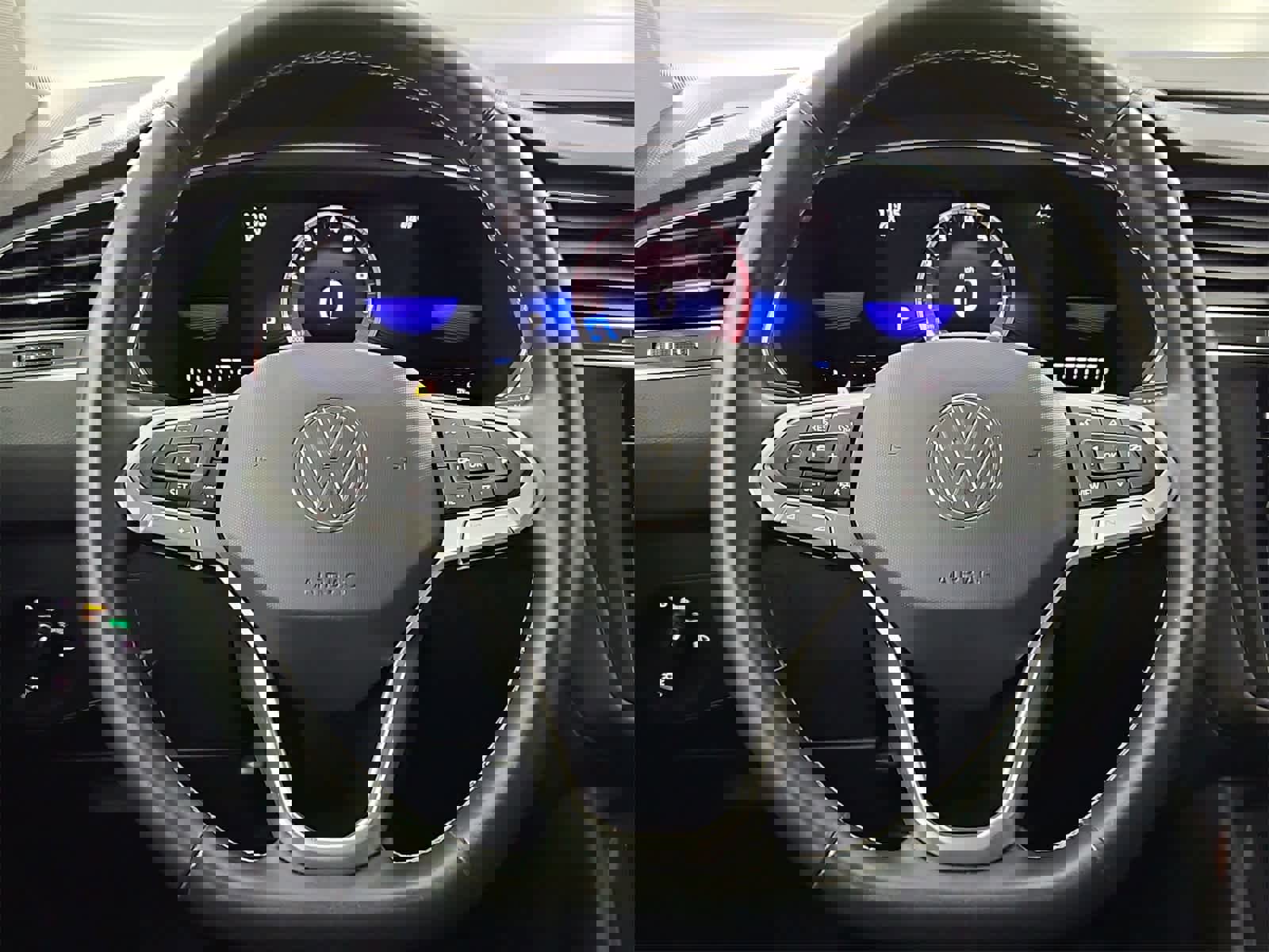 Certified 2022 Volkswagen Tiguan SE image 24