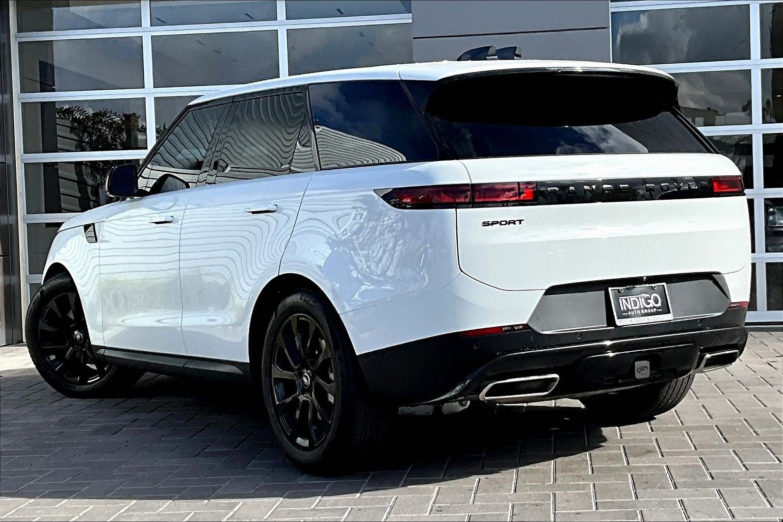 Used 2025 Land Rover Range Rover Sport SE image 12