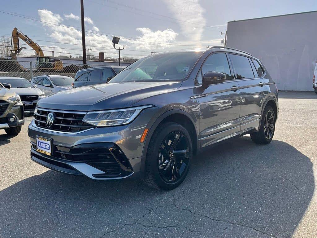Used 2023 Volkswagen Tiguan SE R-Line image 4