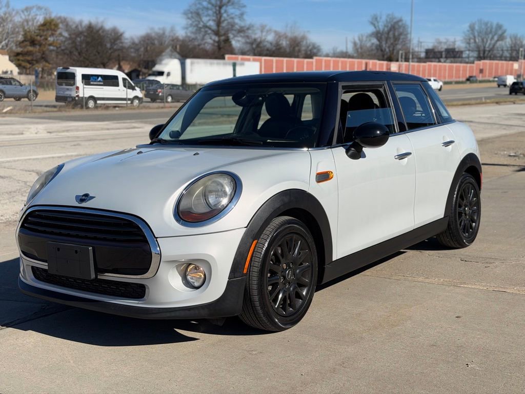 Used 2017 MINI Cooper 4-Door Hardtop image 1