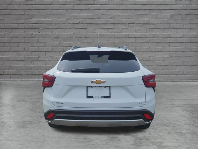 Used 2024 Chevrolet Trax LT w/ LT Convenience Package FWD image 4
