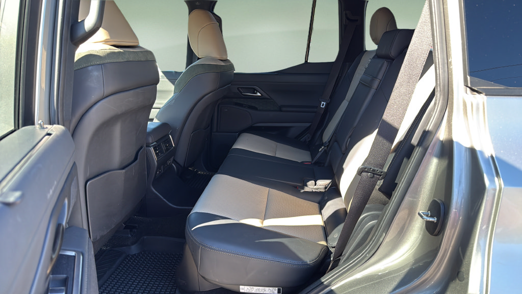 Used 2024 Lexus GX 550 AWD/4WD image 24
