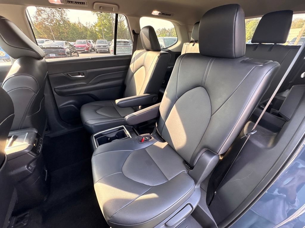 Used 2025 Toyota Grand Highlander AWD image 26