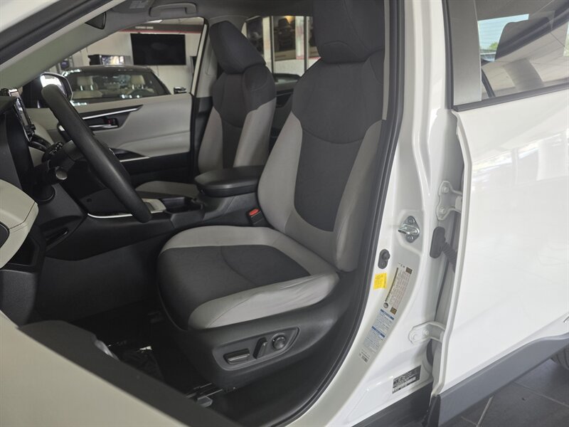 Used 2020 Toyota RAV4 XLE w/ Convenience Package AWD/4WD image 9