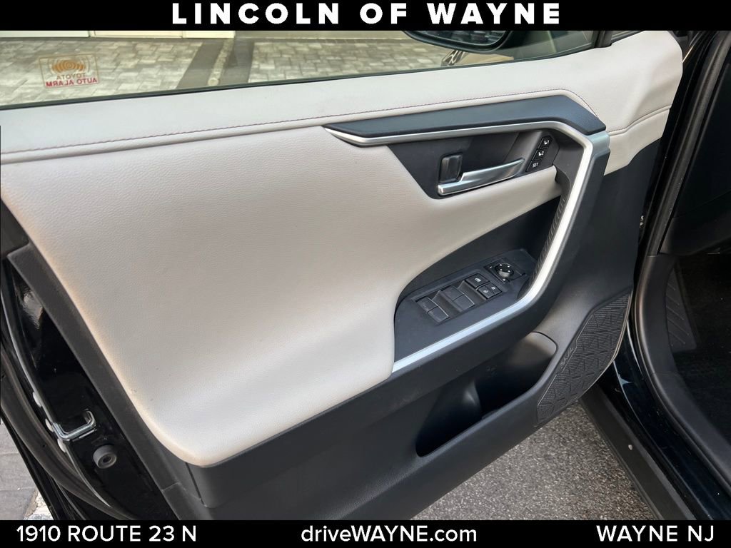 Used 2019 Toyota RAV4 Limited w/ Carpet Mat Package image 9