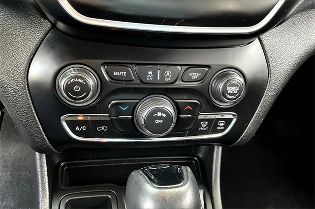 Used 2021 Jeep Cherokee Latitude Plus image 22